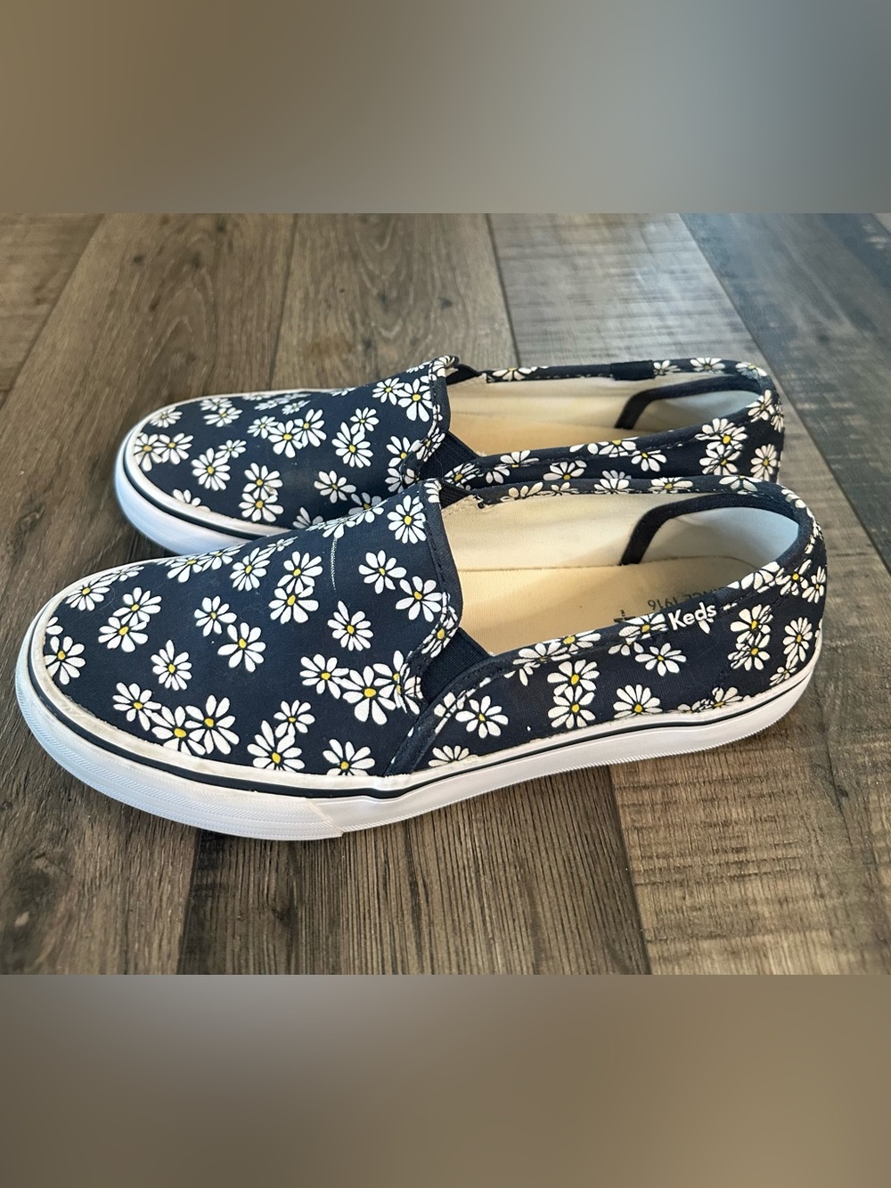 Keds Groovy Floral Women's Slip-On Double Decker Canvas Daisy Sneakers 7.5